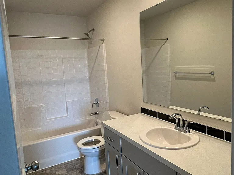 3028 Stephanie Loop NE — Photo 8