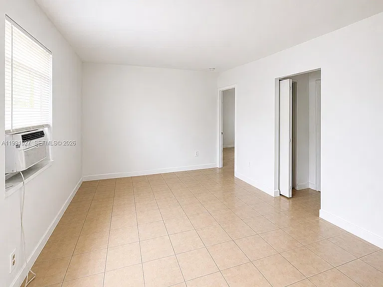2047 Lincoln Ave #4 — Photo 2