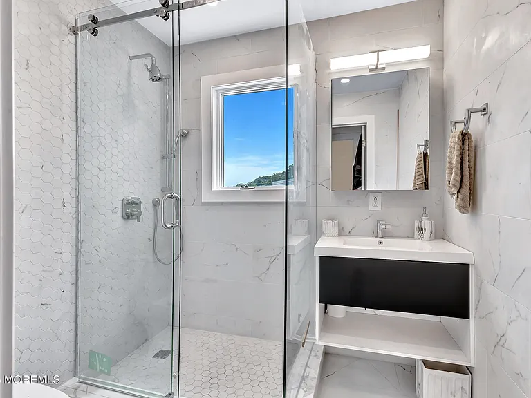 637 Beacon Blvd — Photo 22