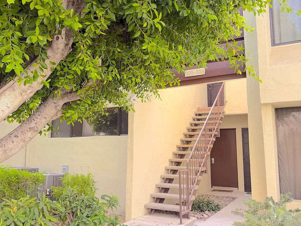 1655 E Palm Canyon Dr #307