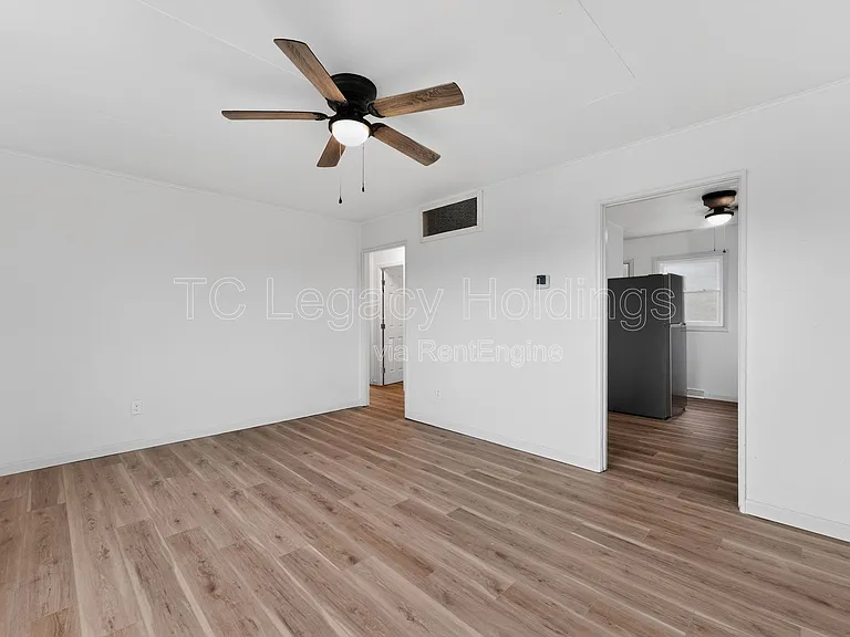 1533 Hoffman Ave — Photo 7