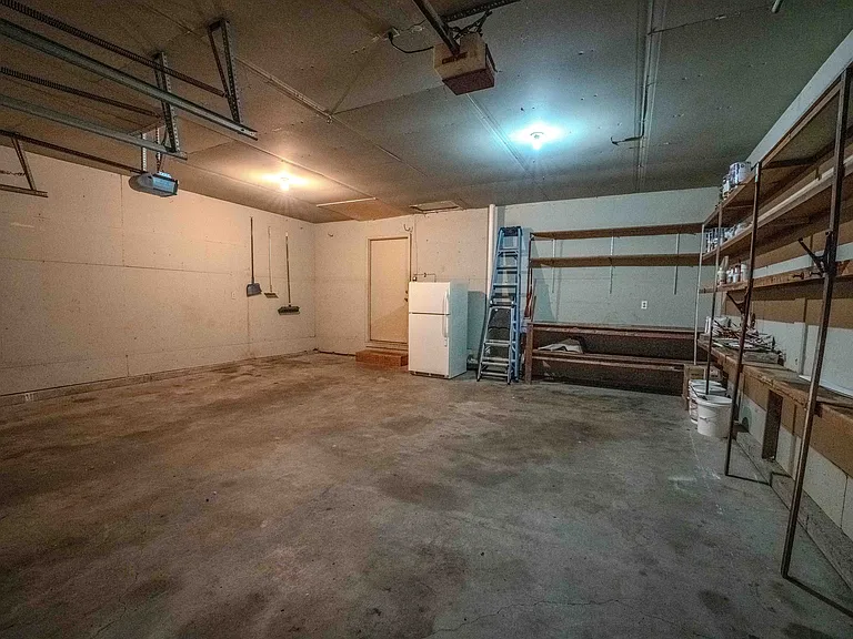 225 Parker Dr — Photo 37