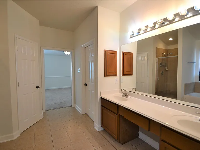 2110 Banfield Ct — Photo 39