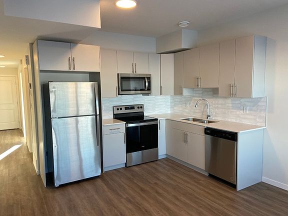 3rd image of 407 Boreal Dr