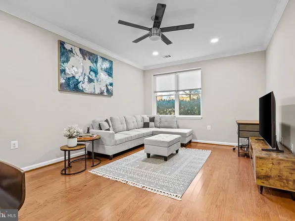 23 Pierside Dr Unit 111, Baltimore, MD 21230