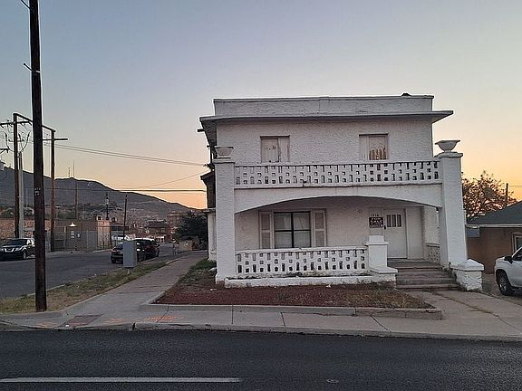 3rd image of 1516 N Mesa St
