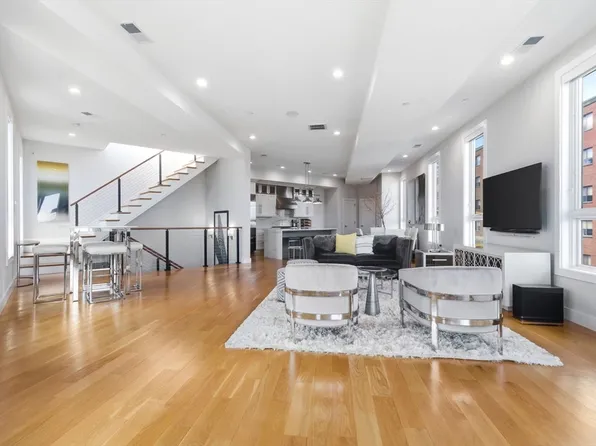 469 E 4th St Unit 2, South Boston, MA 02127