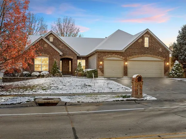 1022 Pleasant Meadow Dr, Lake Saint Louis, MO 63367