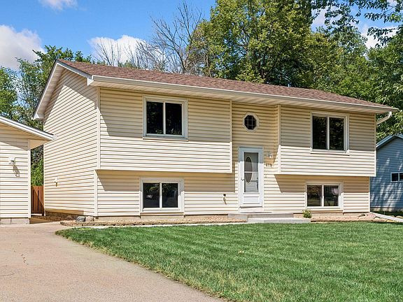 2nd image of 6771 Maple Dr