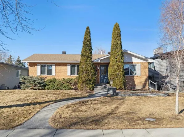 34 E Rosery Dr NW, Calgary, AB T2K 1L7