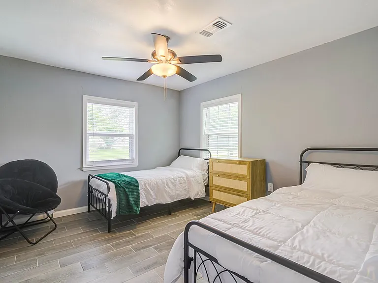 541 Circle Dr — Photo 28