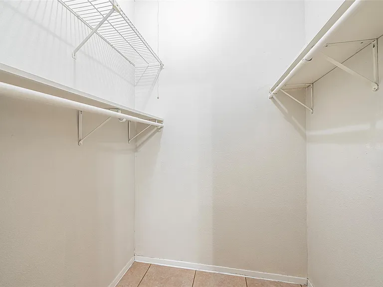 7069 N Holiday Dr — Photo 12