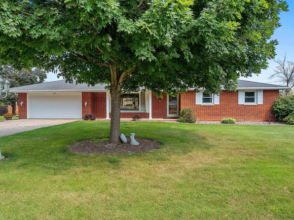 161 Parkside Ct, Green Bay, WI 54313