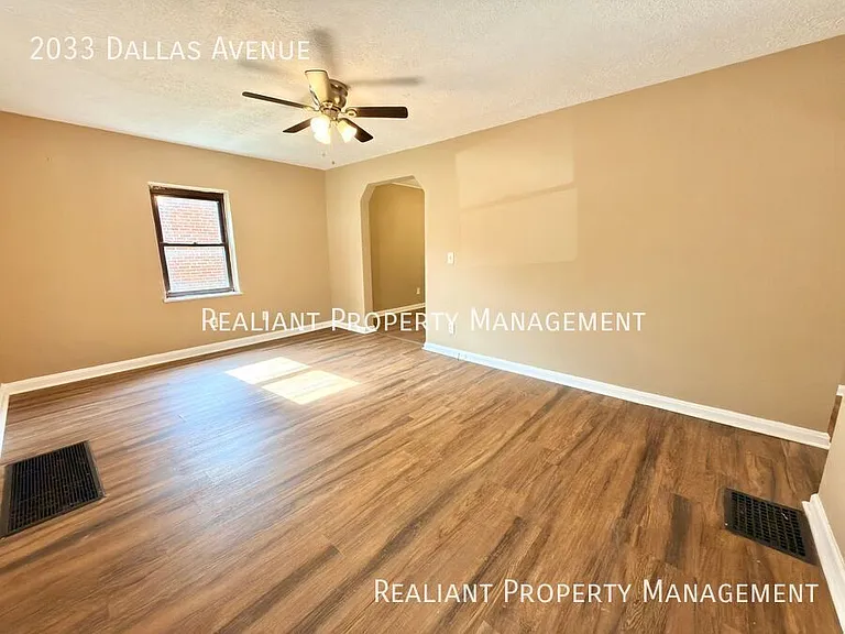 2033 Dallas Ave — Photo 2