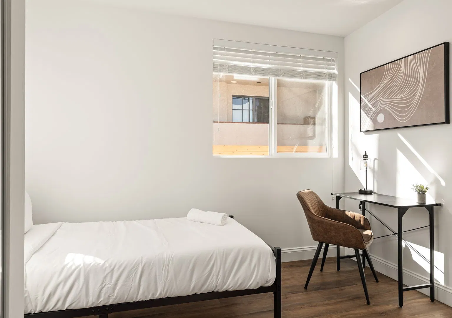 A 4 Bedroom apartment with Ensuite Bathrooms, common areas and a fully functional kitchen at 1711... — Photo 2