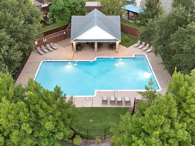 5708 McKinley Ln — Photo 3