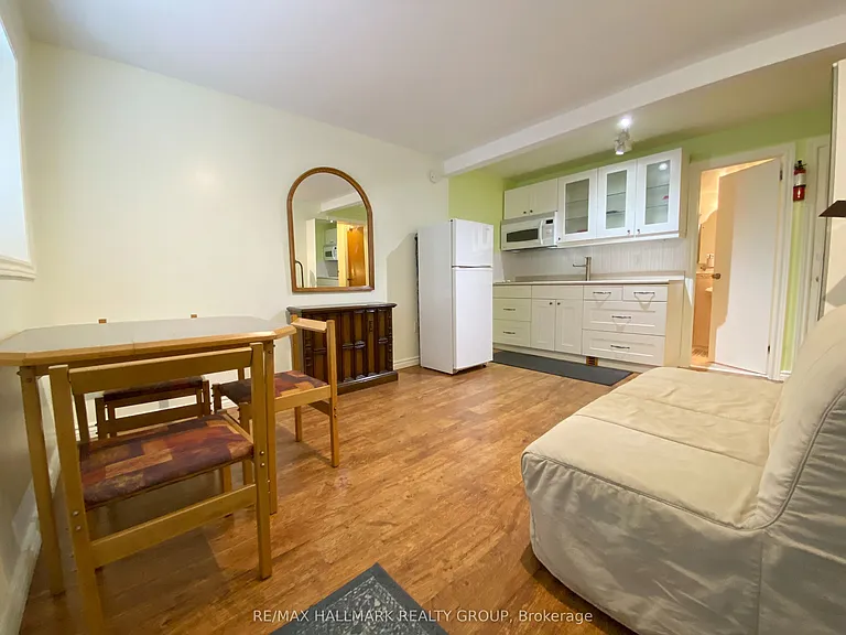668 Morin St #B — Photo 9