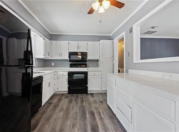 5th image of 408 NE Grant Dr
