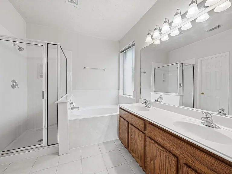 18010 Timber Crossing Ln — Photo 25
