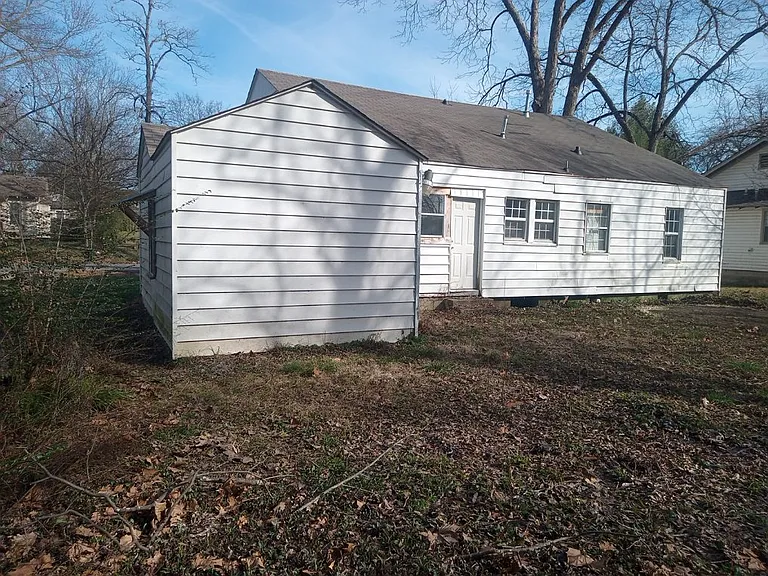 505 N Fir St — Photo 3