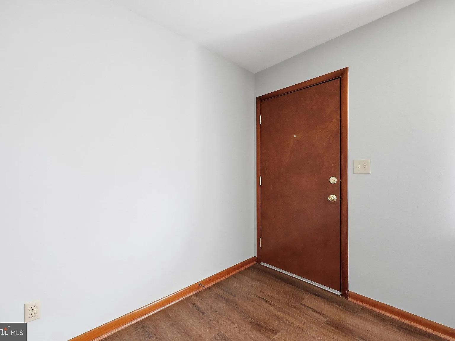 3 bed, 2.0 bath, 1300 sqft, $2,500 — Photo 4