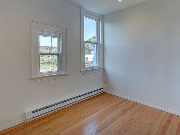 5th image of 10 New York Ave