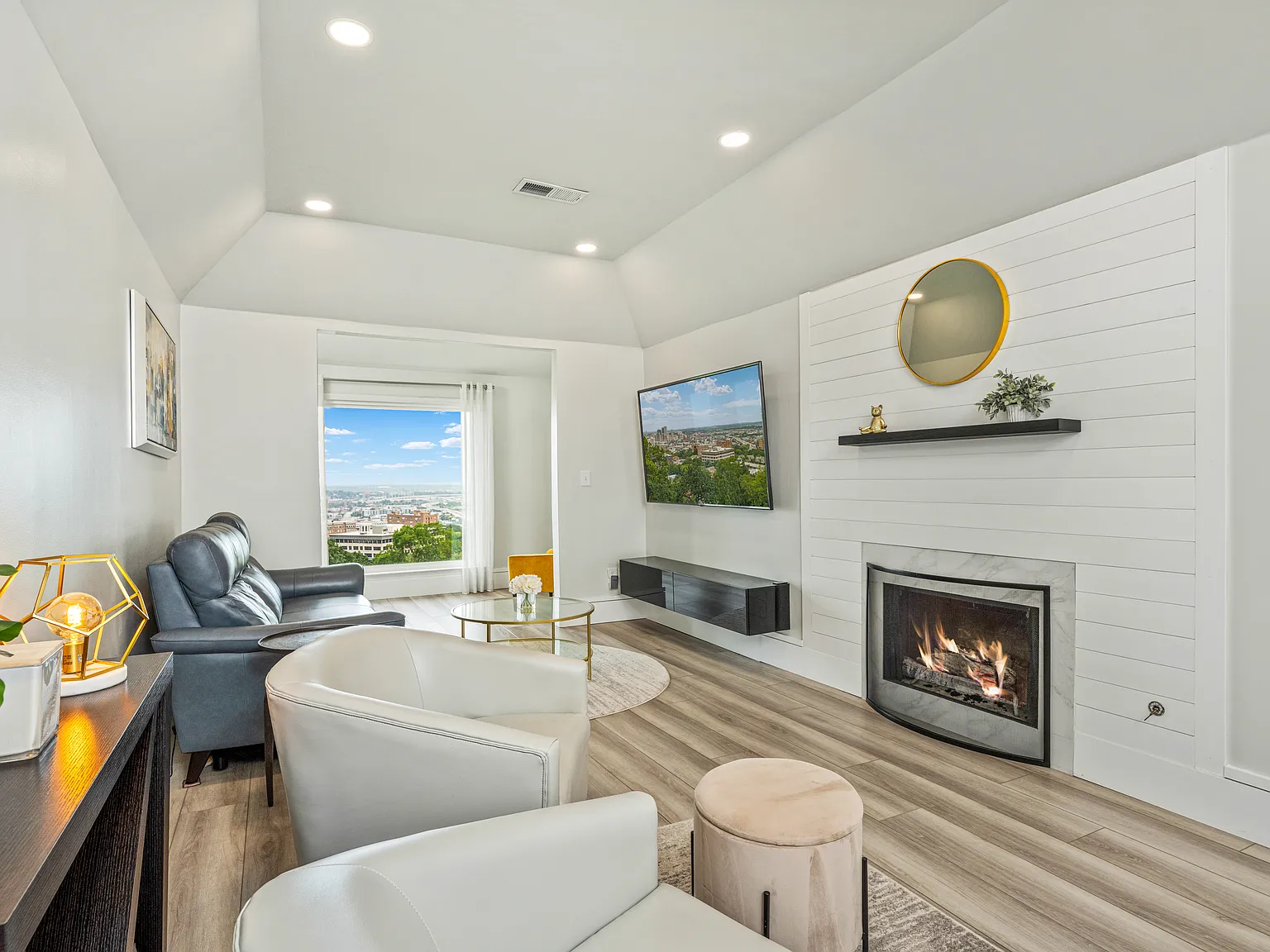 2 bed, 1152 sqft, $2,489 — Photo 2