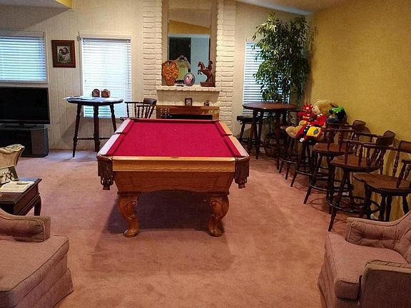 Living Room (no pool table) / Dining Room