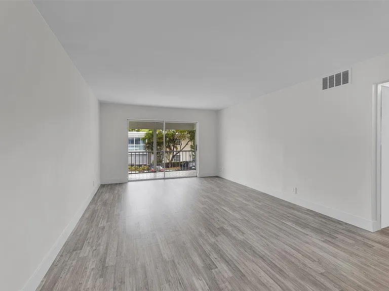 6413 Bay Club Dr #3 — Photo 8