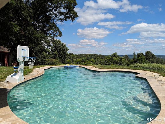 3rd image of 158 Westledge Road