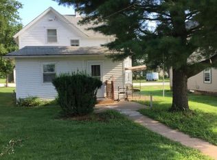 206 W Olive St, Graettinger, IA 51342