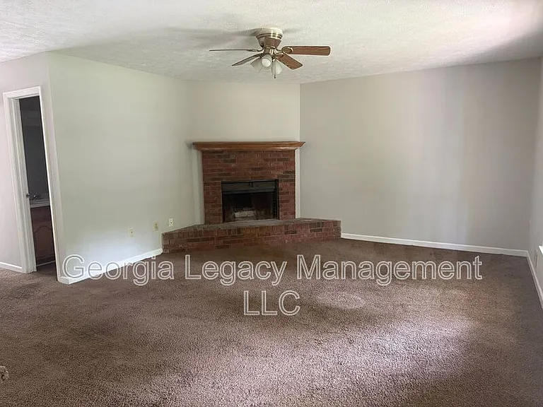 210 Highland Park Dr #210 — Photo 4