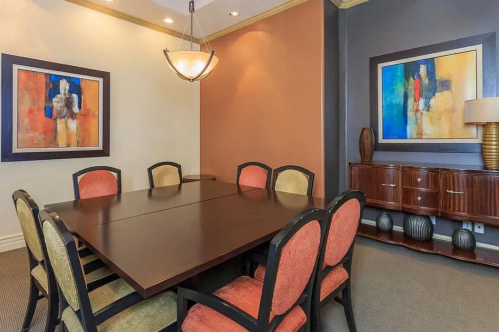 1 bed, 735 sqft, $1,350 — Photo 4