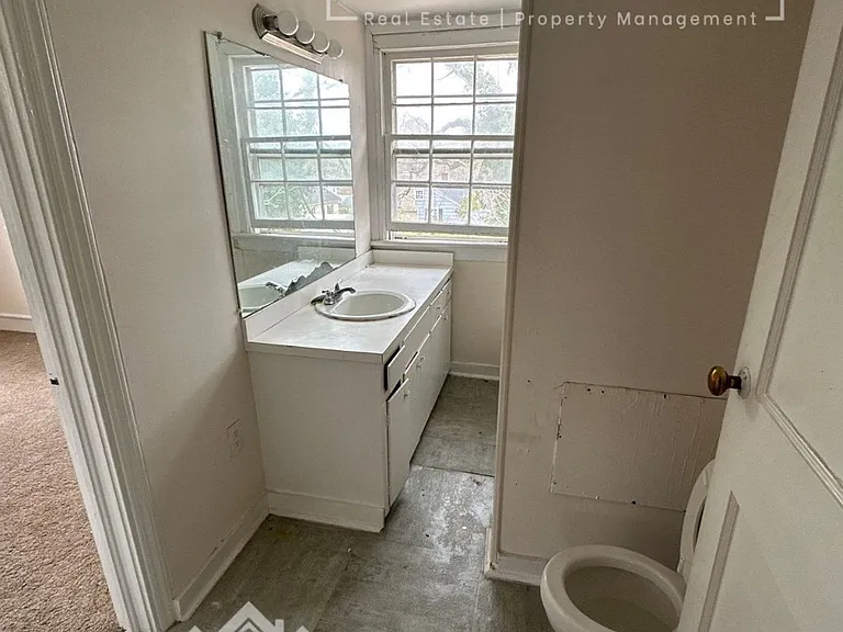 2607 Oxford Rd — Photo 3