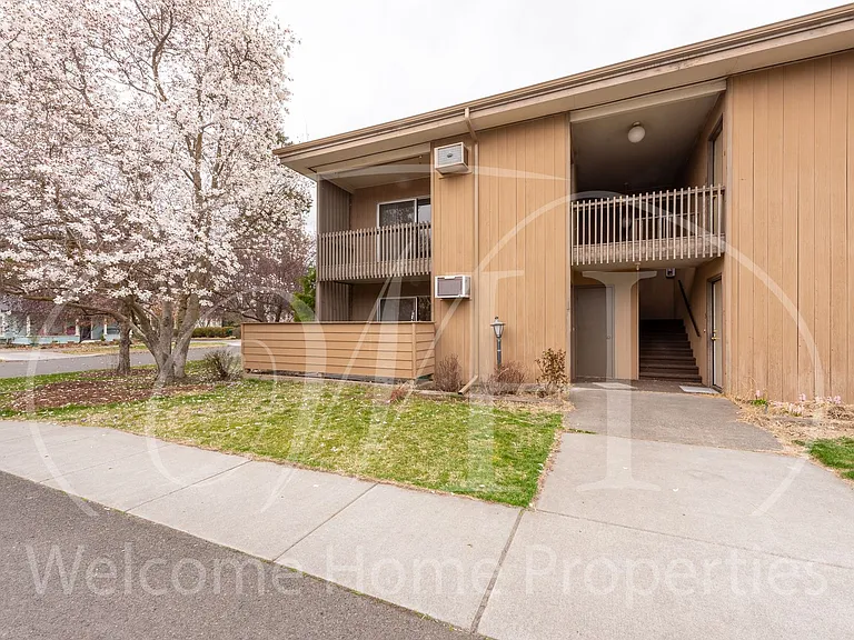 420 Catherine St — Photo 17