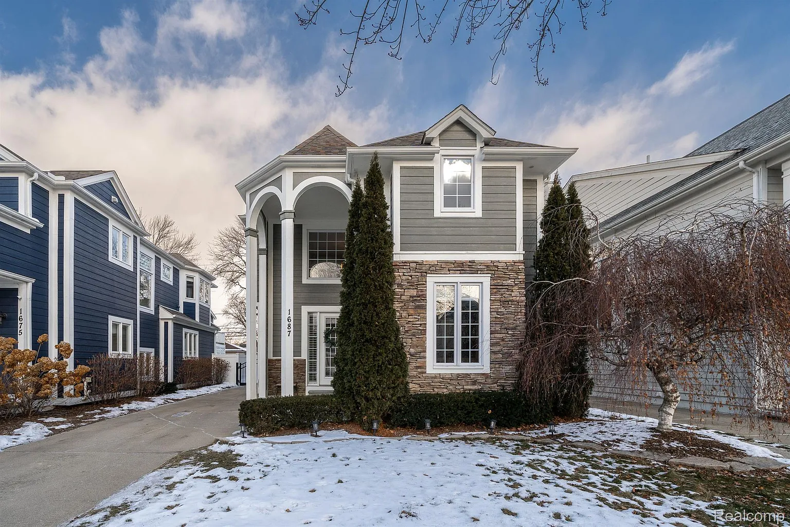 1687 Holland St photo 1
