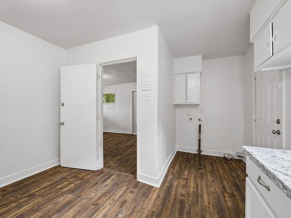 4th image of 8607 Rockford Dr