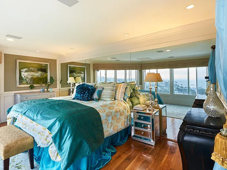 Master suite bedroom