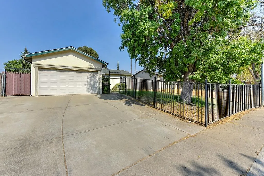 10433 Abbottford Way photo 1