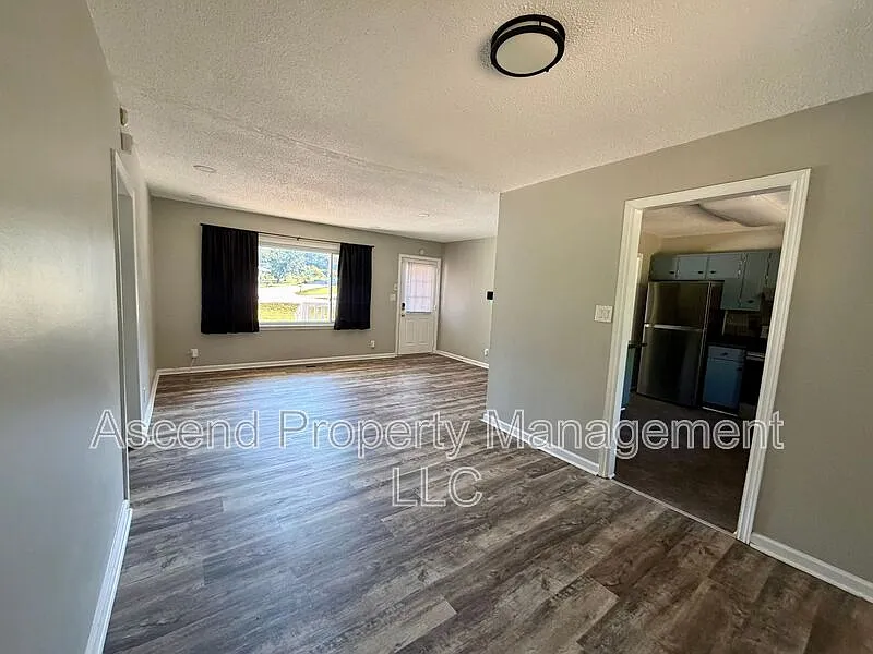 4 bed, 2.0 bath, 1740 sqft, $1,995 — Photo 4