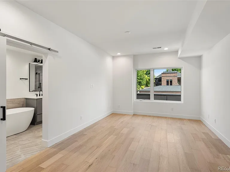 588 Adams St — Photo 18