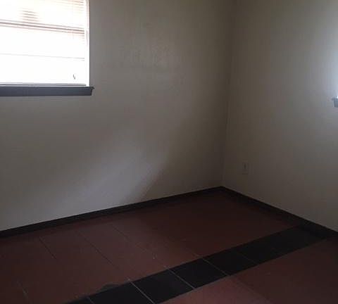 4th image of 4209 Spiva Dr