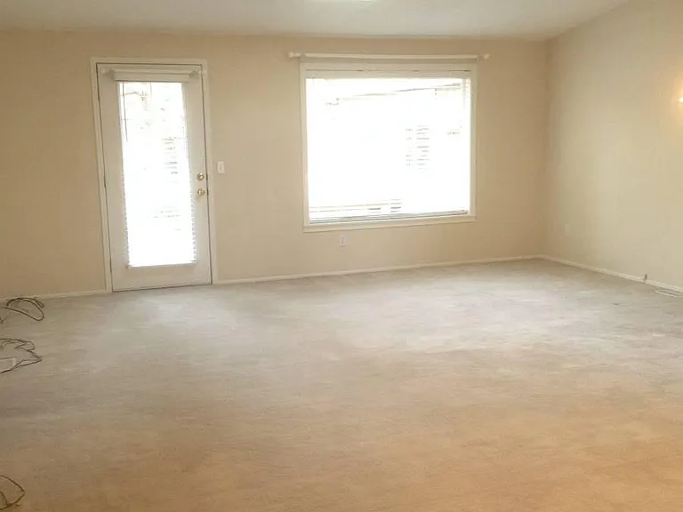 16661 Bitterbrush Ln — Photo 7