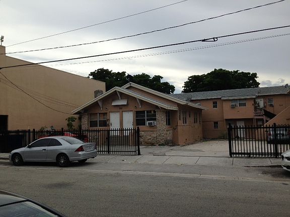 4th image of 718 Sw 11 Ave