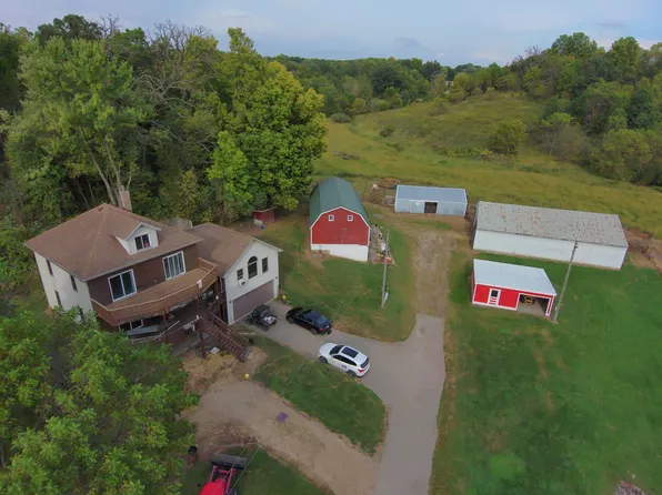 6550 Tranel Ln, East Dubuque, IL 61025