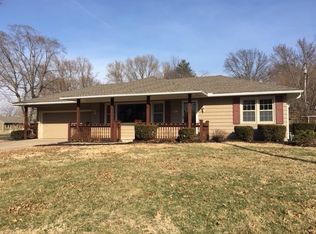821 S Delaware St, Tonganoxie, KS 66086