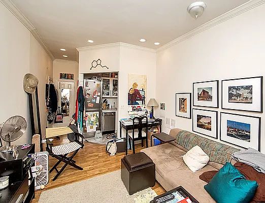 2nd image of 322 W 14th St APT 5A