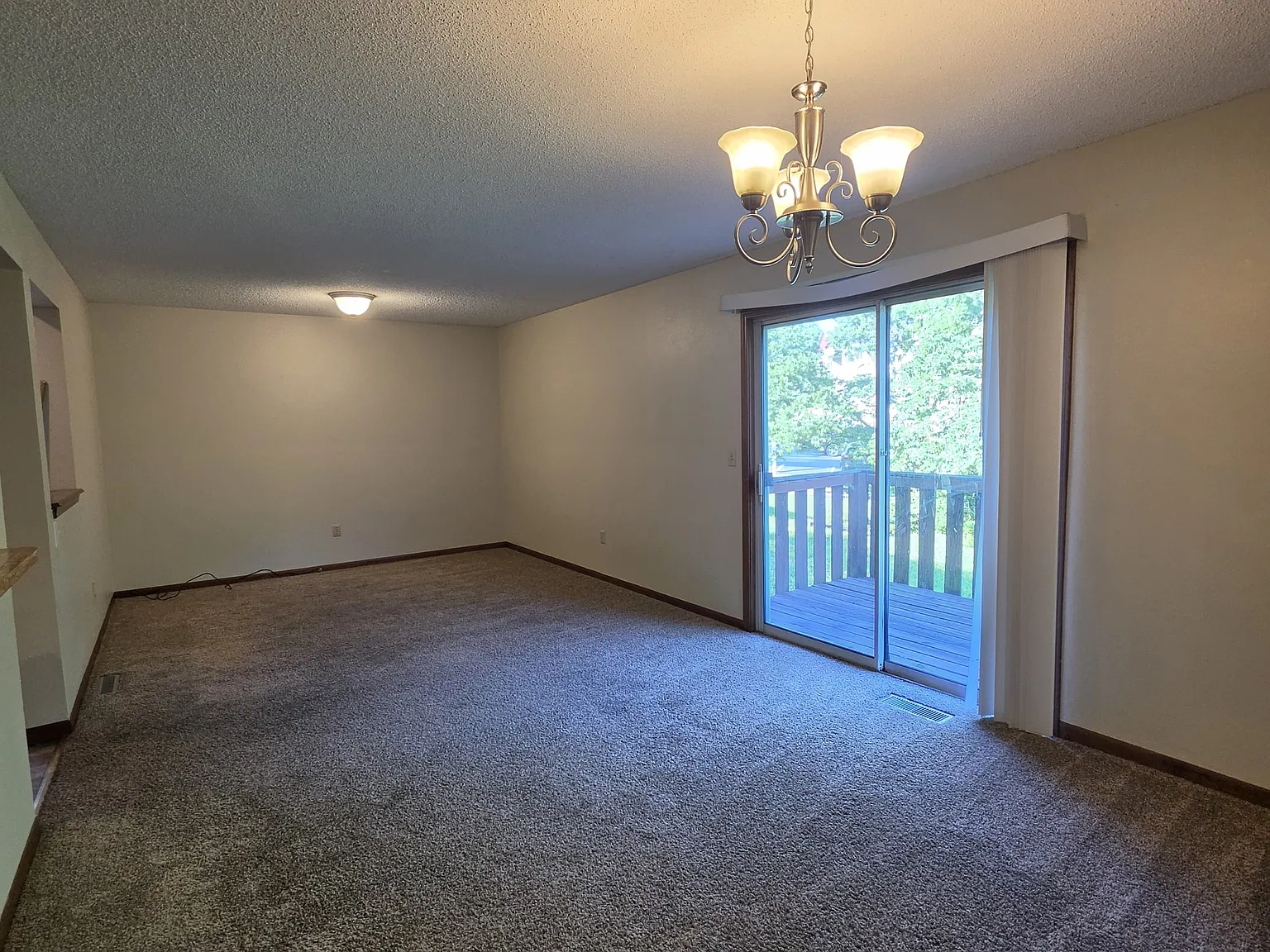 3 bed, 1344 sqft, $1,750 — Photo 2