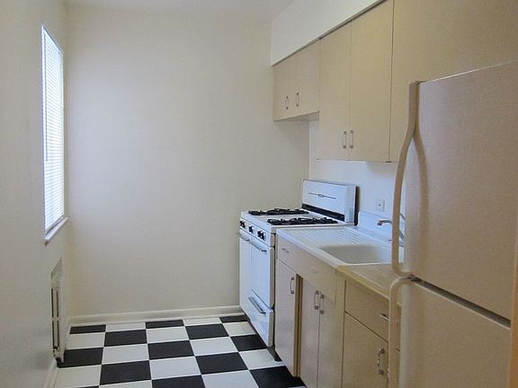 2nd image of 670 N Pearl St