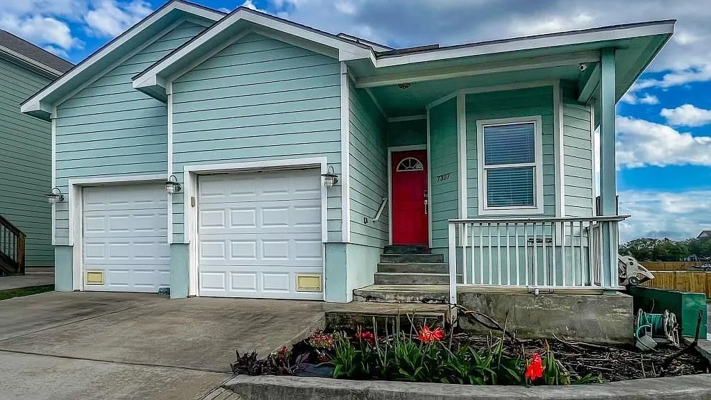 3 bed, 2.5 bath, 1678 sqft, $2,600 — Photo 1
